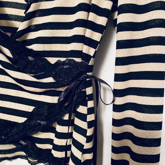 CUTE WRAP TOP BOUGHT IN FRANCE - Picture 2 of 4